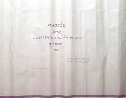 [Térkép] Maglód község helyesbített átnézeti vázlata. Mértéke: 1:10 000. Helyszínelte: Mikus Ferenc, rajzolta: Szebeny Miklósné. (1960) [Budapest], 1961. [ny. n.] Stencilezett térkép, mérete: 875x925 mm egy 900x1005 méretű térképlapon. Térképünkön a Budapesti keleti szomszédságában levő, dombvidéki Maglód község határait és dűlőit tanulmányozhatjuk. Az 1960 körül 5000 körüli lélekszámmal bíró agglomerációs település határai térképünk tanúsága szerint semmit nem változtak, déli határán ugyanúgy az 1882-ben megnyitott Budapest-Újszász-Szolnok vasútvonal, északi határán az 1910-ben létesült 31-es főút húzódik. A fővárosból a vidéki nyugalomba költöző tömegekkel a ma már várossá nyilvánított település 12000 főnél is többet számlál, a város belterülete azóta lényegesen sűrűbben lakott. Térképünk közepét Maglód üresen hagyott belsősége (belterülete) foglalja, el tőle az óramutató járása szerint a péceli, mendei, gyömrői, üllői, ecseri és budapesti határba eső dűlők, művelési egységek szerinti számkódolással. Domborzati részek ugyan nem szerepelnek térképünkön, de vízrajzi és közlekedésföldrajzi részletek igen: az árkok, patakok és utak nyomvonala feltüntetve. Címfelirat a jobb alsó sarokban, fontos megjegyzéssel: ,,Az 1961. évi földrendezési változások átvezetve. 1961. nov. 14." Földrendezési változásokon ugyanakkor nem magánbirtokokat kell érteni, a dűlőkön a budapesti zöldségpiacra termelő TSZ-ek és állami gazdaságok osztoztak, zöldmezős ipari beruházások, szolgáltatóipari létesítmények és autópályák ekkoriban még nem háborítják a vidék nyugalmát. Jó állapotú térképlap.