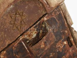 cca XV-XVIII. sz., Zsinagógai persely. Fa vas, korának megfelelő állapotban, 36x19x13 cm /// Circa 1...