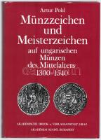 Artur Pohl: Münzzeichen und Meisterzeichen auf ungarischen Münzen des Mittelalters 1300-1540 (Vegyes-házi Denárok Verde és Mesterjegyei 1300-1540). Akadémia Kiadó, Budapest, 1982. Használt, de közel újszerű állapotú kötet