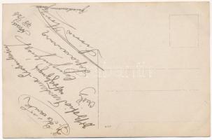 1915 Arad, Osztrák-magyar katonai kórház, sérült katonák és vöröskeresztes nővérek csoportképe. Ruhm...