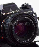 Praktica B100 fényképezőgép, Pentacon Prakticar 1:1,8 f: 50 mm objektívvel, eredeti tokjában, vakuva...