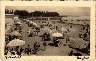 Balatonalmádi, Fövenyfürdő, strand, napozók. Kálmán István kiadása (Rb)