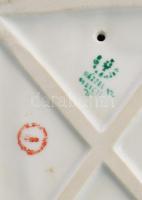 Hollóházi térdelő akt. Jelzett, hibátlan, m: 30 cm