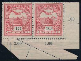 1913 Turul 10f ívsarki pár nagyon látványosan elfogazva / Mi 114 corner pair with strongly shifted perforation