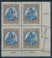 1921 Koronás Madonna 50K ívsarki négyestömb, ívbehajlás miatt látványosan elfogazva / Mi 322 corner block of 4 with shifted perforation