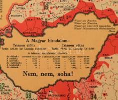 Magyarország térképe az elszakított területekkel. Propaganda térkép, kartonlapra nyomtatva. A térkép...