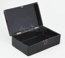 Antik japán lakkozott fa doboz, sérülésekkel, 22x14 cm