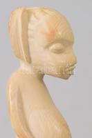 Afrikai szobor. Faragott elefántcsont, m: 16,5 cm