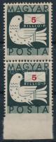 1946 Billiós 5 billió P függőleges pár alul fogazatlan / Mi 921 pair, imperforate below