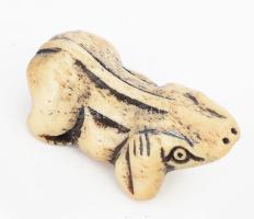 Antik japán csont netsuke - béka. Faragott elefántcsont, cca 19. sz, h: 4 cm