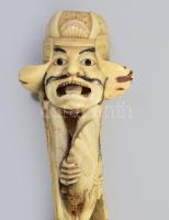 Kiseruzutsu. Senryu típus, samurai alakkal díszített, Meidzsi-kor, feltehetően faragott szarvascsont...