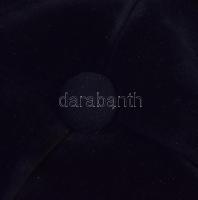 Christian Dior női sapka. cca 1952, Christian Dior Paris, jelzett, jó állapotban, d: 29 cm. Provenie...