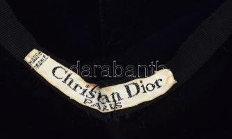 Christian Dior női sapka. cca 1952, Christian Dior Paris, jelzett, jó állapotban, d: 29 cm. Provenie...