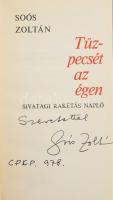 Soós Zoltán: Tűzpecsét az égen. Sivatagi rakétás napló. DEDIKÁLT! Bp., 1977, Zrínyi. Kiadói egészvás...