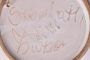 Szombathy Zsuzsa: Retró kerámia tál, jelzett, kis kopással, d: 18,5 cm