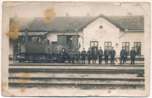 Székelyhíd, Sacueni; vasútállomás, CFR 377.057. gőzmozdony, vonat / railway station, locomotive, train. photo (szakadások / tears)