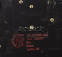 Telefongyár 2 darab bakelit telefon, piros és fekete, közte sérüléssel