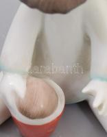 Hollóházi homokozó ovis kislány, kézzel festett, jelzett, hibátlan m: 10 cm