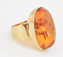 14K arany ékszer szett borostyánnal ékítve. Jelzett. gyűrű, nyaklánc, fülbevaló, medál, mindegyik sz...