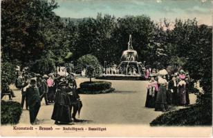 Brassó, Kronstadt, Brasov; Rudolfspark / Rezső liget, szökőkút. Montázs hölgyekkel és urakkal / park, fountain. Montage with ladies and gentlemen (kopott sarok / worn corner)