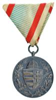 1929. "Magyar Háborús Emlékérem kardokkal, sisakkal" ezüstözött bronz kitüntetés eredeti m...
