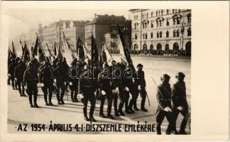 Az 1954. április 4-i díszszemle emlékére. Van hazánk, van mit megvédenünk! Képzőművészeti Alap / Hungarian socialist military propaganda