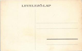 Miskolc, Erzsébet tér, szobor, Bloch Béla üzlete (EK)