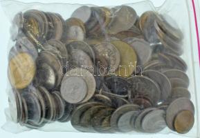 Vegyes külföldi fémpénz tétel ~660g-os súlyban, nagyrészt izraeli érmékkel T:vegyes Mixed foreign coin lot (~660g), mostly with Israeli coins C:mixed