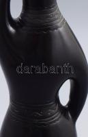 Gádor jelzéssel Figurális díszváza Formába kézzel préselt, karcolt díszítésű, fekete mázas nőalak. A...