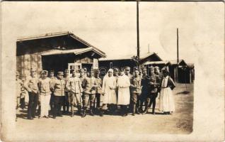 1918 Budapest IX. Mária Valéria barakk kórház, katonák és nővérek / WWI K.u.K. military field hospital, soldiers, medics and nurses. photo (ragasztónyom / glue marks)