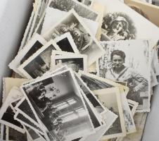 cca 1910-1990 Cipősdoboznyi vegyes fotó, rendezetlen, több száz darab