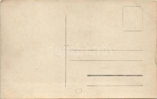 Betonbunker a fronton / concrete bunker. photo (EK)