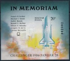 1986 In Memoriam Challenger vágott blokk (4.500)