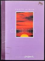 Kb. 80 db modern főleg magyar retro grafikai üdvözlő képeslapok albumban / Cca. 80 modern Hungarian ...