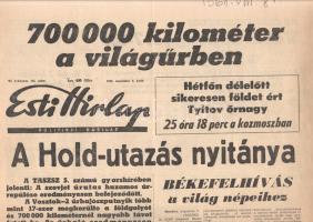 [Folyóirat] ,,700 000 kilométer a világűrben. A Hold-utazás nyitánya. Hétfőn délelőtt sikeresen földet ért Tyitov őrnagy. 25 óra 18 perc a kozmoszban. Az Esti hírlap politikai napilap különkiadása a második szovjet űrrepülésről. (VI. évfolyam, 185. szám, 1961. augusztus 8.) Budapest, 1961. Szikra Lapnyomda. [6] p. Folio. A második világháborút követően jelentős fegyverkezési verseny kezdődött a világ két szuperhatalma, az Egyesült Államok és a Szovjetunió között, melyek során folyamatosan fejlesztették a másik fél megfigyelését szolgáló repülőtechnikát és az atombombát is szállítani képes, interkontinentális ballisztikus rakétatechnológiát. Ennek a versengésnek volt az eredménye a nyugati világot sokkoló Szputnyik-1 műhold fellövése 1957 októberében, melyet a szovjet hírközlés nagy diadallal jelentett be. A nyugati világot főképpen azért sokkolta a több hónapig a Föld körül keringő szovjet műhold jelenléte, mert a műhold elérhetetlen kémeszközként a világ bármely pontja megfigyelésének veszélyét hordozta magában, illetve megdőlt az az elmélet, miszerint a Szovjetunió csupán katonai nagyhatalom, technológiai értelemben azonban jócskán lemaradt a nyugati világtól. Újabb diadalnak számított szovjet oldalon - és a nyugati szorongás újabb epizódját szolgáltatta - az első űrrepülések sora, melyeket szovjet űrhajósok hajtottak végre: a Vosztok-1 űrhajó fedélzetén Jurij Gagarin 1961. április 12-én tett egy teljes fordulatot a Föld körül, majd 1961 augusztusában German Tyitov őrnagy is útnak indult a Vosztok-2 űrhajón. Az űrutazás teljesítette a legtöbb célkitűzést. Az 1961. augusztus 6-án indult űrutazás nagyjából 25 órán át tartott, és 17 alkalommal kerülte meg a Földet. Illusztrált lapszámunk szovjet hírügynökségi jelentések nyomán Tyitov őrnagy küldetés közbeni nyilatkozataiból válogat, ismerteti a keringés menetét, és közli Hruscsov első titkár és Gagarin első űrrepülő üdvözleteit, biztosítja az olvasót a szocialista társadalmi rendszer leghaladottabb rendszeri mivoltáról, illetve idézi az éppen Moszkvában tartózkodó Kádár János első titkár személyes véleményét. Továbbá geofizikusok, pesti munkások nyilatkozatai. Lapszámunk egy oldalán sporthírek. Jó állapotú lap.