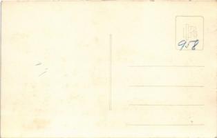 1933 Gödöllő, Cserkész Világ Jamboree, Horthy Miklós fehér lovon zászlókat tartó cserkészek előtt / ...