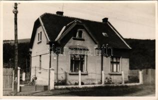 1942 Kassa, Kosice; Csermelyvölgyi utca 44. szám alatti ház / villa. photo (vágott / cut)