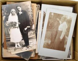 cca 210 darab vegyes, különböző korokból származó családi fotó, közte Felvidék, Selmecbánya, stb., s...
