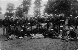 1907 Osztrák-magyar katonatisztek csoportképe / K.u.k. military gorup photo (EK)