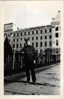 1940 Marosvásárhely, Targu Mures; bevonulás, magyar katona a kadétiskola előtt / entry of the Hungarian troops, soldier in front of the cadet school. photo