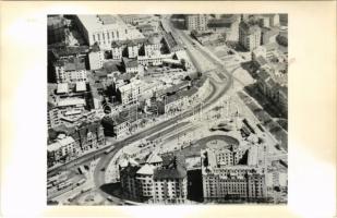 Budapest II. Moszkva tér (Széll Kálmán tér), villamosok, autóbuszok, légi felvétel. photo (fl)