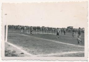 1937 RIPENSIA Temesvár - Unirea Tricolor Bucuresti (Bukarest) 5:0 labdarúgó mérkőzés, focisták a meccs közben, futball / FC Ripensia Timisoara - Unirea Tricolor Bucuresti football match, football players during the match. photo (8,4 cm x 6 cm) (fl)