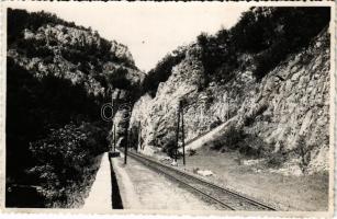 Rév, Vad, Vadu Crisului; Zichy-cseppkőbarlang, vasúti megállóhelynél alagúti részlet / Pestera Vadu Crisului / railway tunnel near the station (fl)