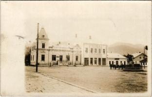 1940 Campulung Moldovenesc, Moldvahosszúmező, Kimpolung (Bukovina, Bukowina); Piata Arboroasa / square, Gasthaus hotel. photo