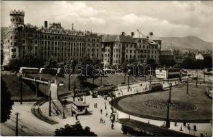 1960 Budapest II. Moszkva tér (Széll Kálmán tér), villamosok, Ikarus autóbuszok. Képzőművészeti Alap (fl)