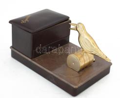 Spanyol vintage cigarettakínáló, cigarettát a kinyíló fiókból felcsippentő madár alakjával, kopással, 20x10 cm