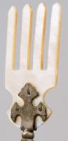 Ezüstözött villa, gyöngyház véggel, h: 21,5 cm