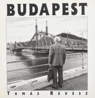 Révész Tamás: Budapest. Az előszót és a képaláírásokat írta: Bächer Iván. Bp., 2003, Herald. Magyar, angol, német és francia nyelven. Fekete-fehér fotókkal illusztrált. Kiadói kartonált papírkötés, kiadói papír védőborítóban.  Révész Tamás (1946- ) az Egyesült Államokban élő magyar származású Balázs Béla-díjas fotóművész, fotóriporter.