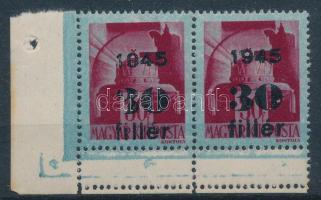 1945 Kisegítő 30f/30f ívsarki pár alul kettős fogazással, hiányos felülnyomással / Mi 785 corner pair with double perforation + incomplete overprint