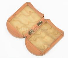 cca 1951-1956, Kinizsi SE (Ferencváros) címer alakú intarziás fa tároló, 10x7 cm